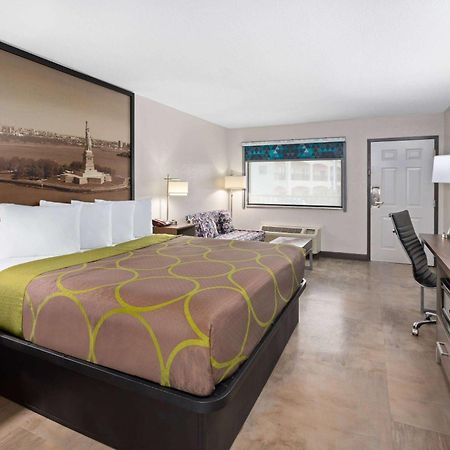 ซูเปอร์ 8 บาย วินด์แฮม แพรตวิลล์ มอนต์โกเมอรี Motel แพรตต์วิลล์ ภายนอก รูปภาพ