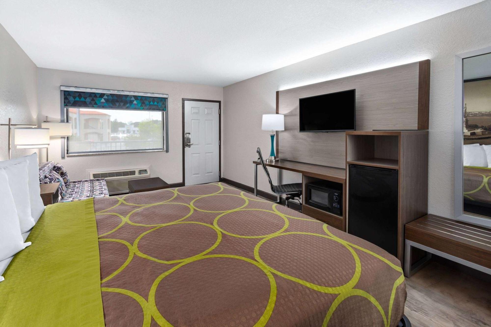 ซูเปอร์ 8 บาย วินด์แฮม แพรตวิลล์ มอนต์โกเมอรี Motel แพรตต์วิลล์ ภายนอก รูปภาพ
